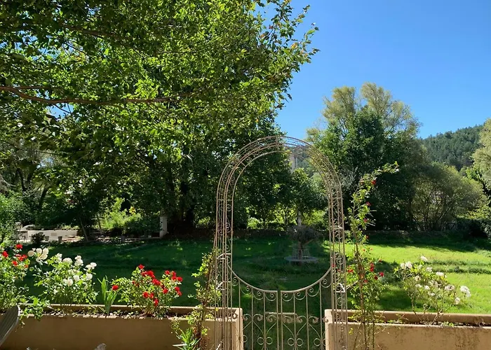 Clos Augusta 아파트