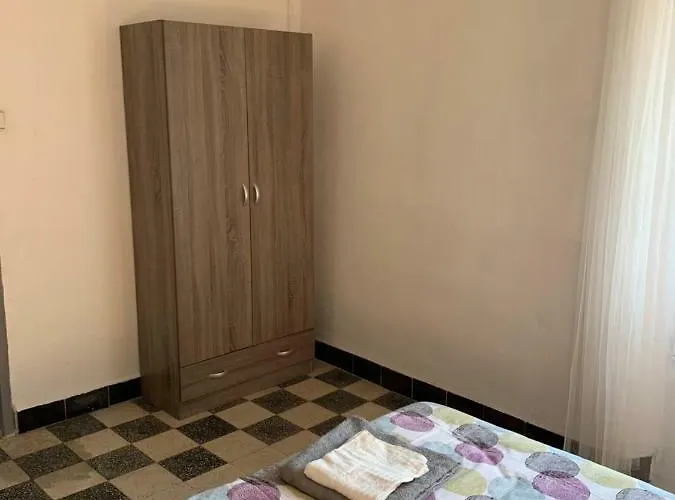 Clos Augusta 아파트